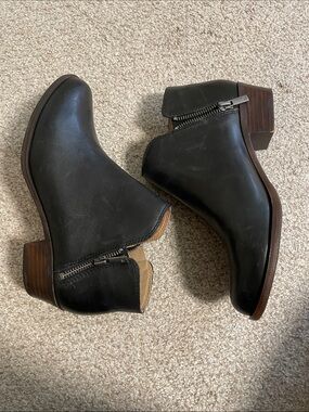 NWT Lucky Brand Women's Black Leather Ankle Boot with Side Zip 8M